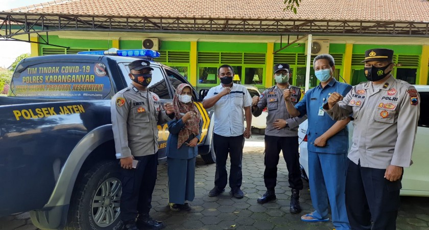 Pemantauan Keamanan dari Polsek Jaten dalam rangka kelulusan siswa kelas IX